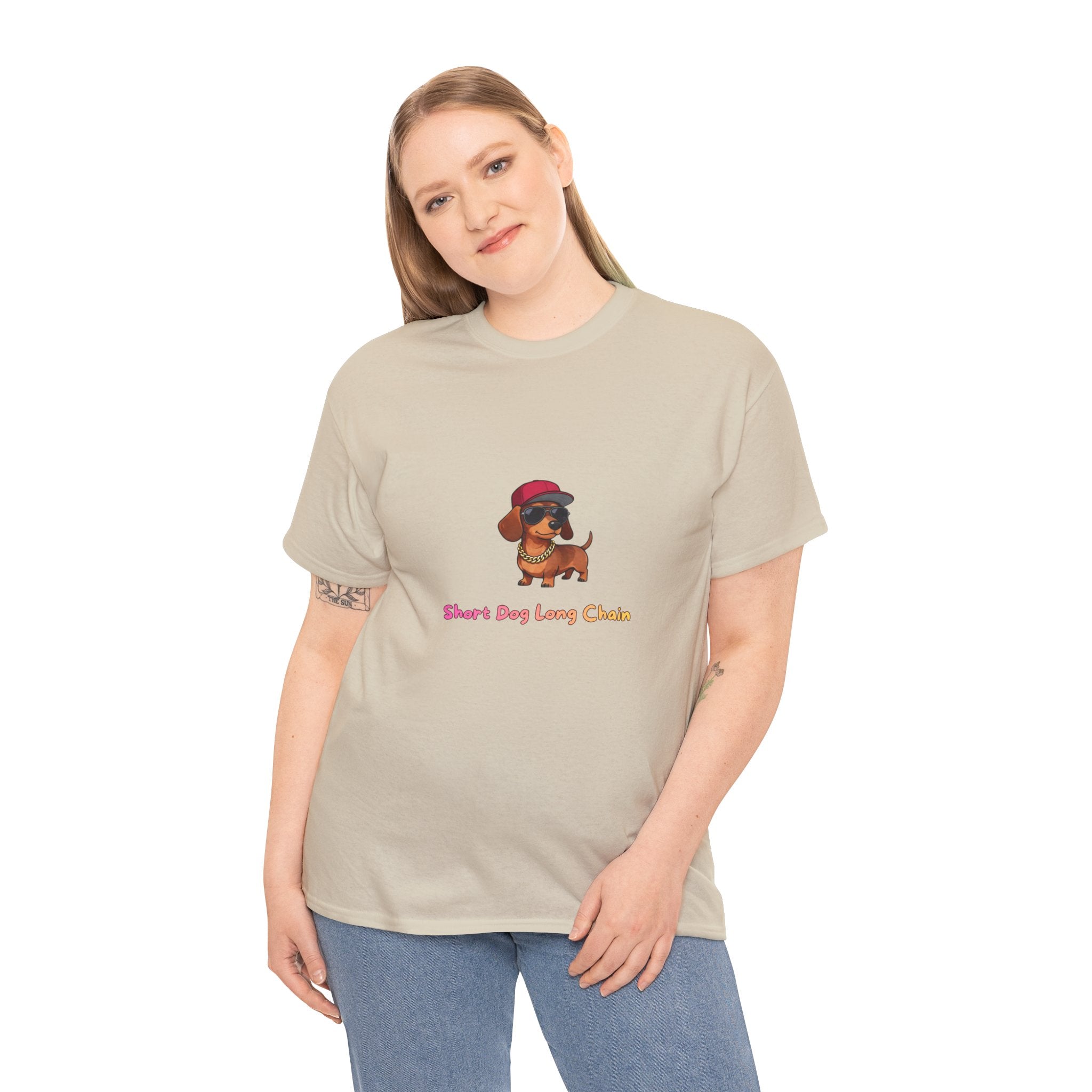 Short Dog Long Chain T-Shirt – Funny Dachshund Bling Gold Chain Hip Hop | Wiener Dog Sausage Dog Graphic Tee