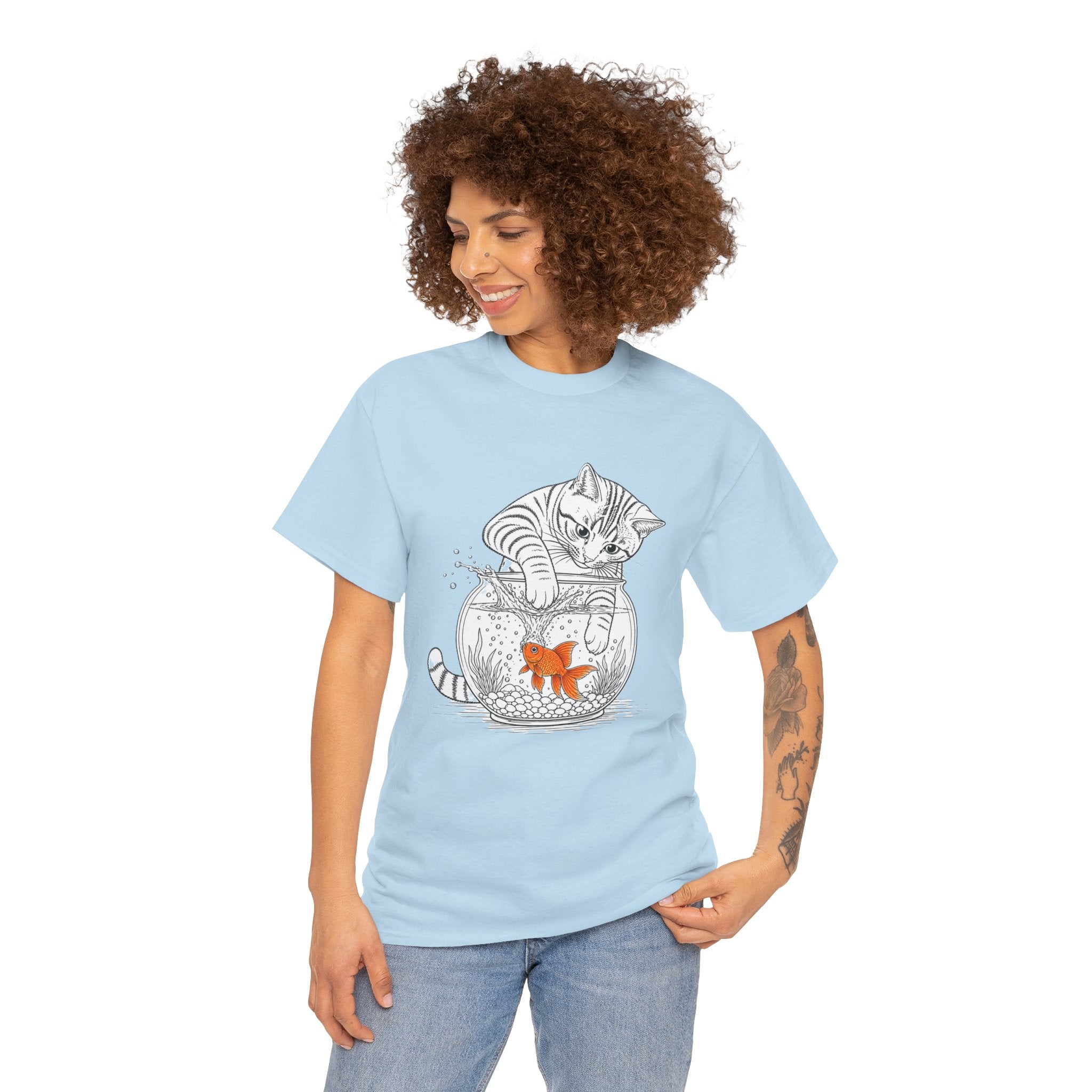Cat and Goldfish T-Shirt Light – Funny Tabby Cat Fishing in Bowl Line Art | Cat Lover Kitten Graphic Tee