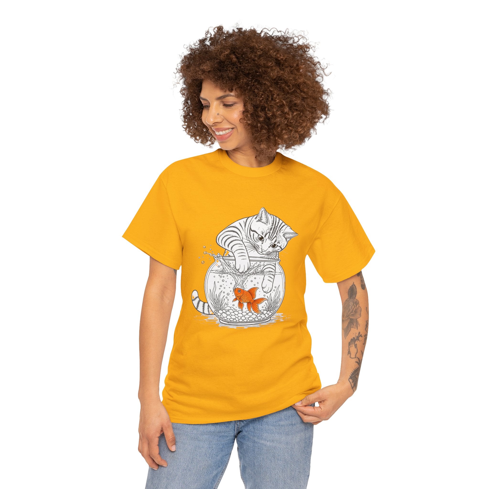 Cat and Goldfish T-Shirt Light – Funny Tabby Cat Fishing in Bowl Line Art | Cat Lover Kitten Graphic Tee